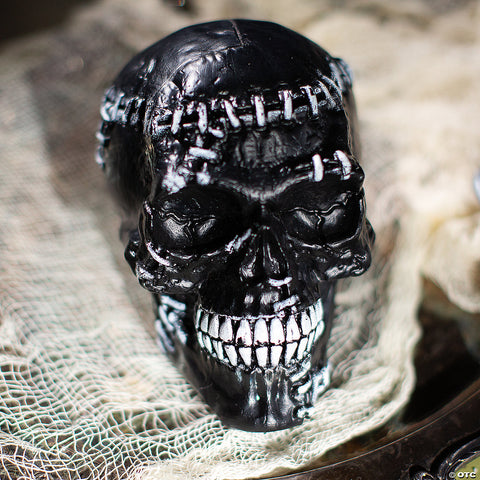 5 1/2" x 7 1/2" Creepy Black Skull Plastic Halloween Decoration | Horror-Shop.com