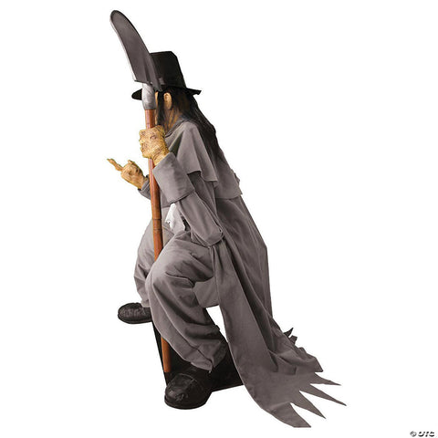Crouching Grave Digger Animated Prop | Horror-Shop.com